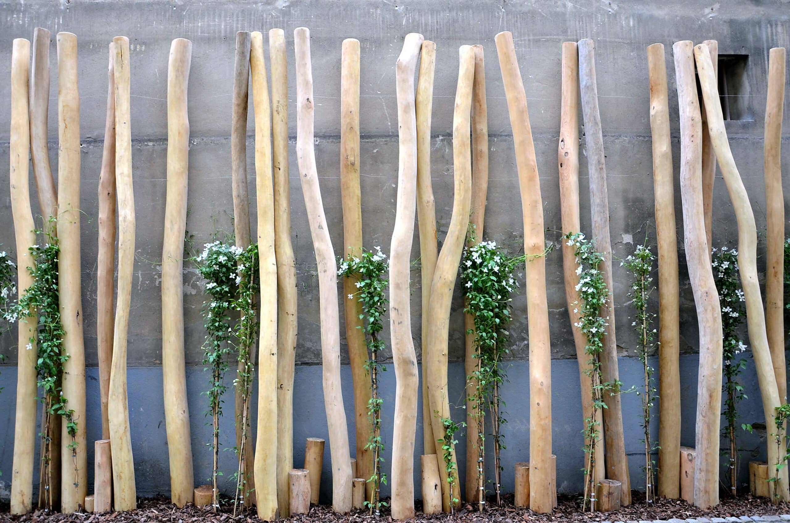 tutores de madera en matte green